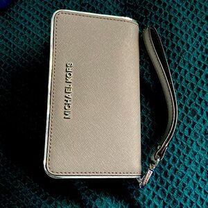 Michael Kors Zip Wallet